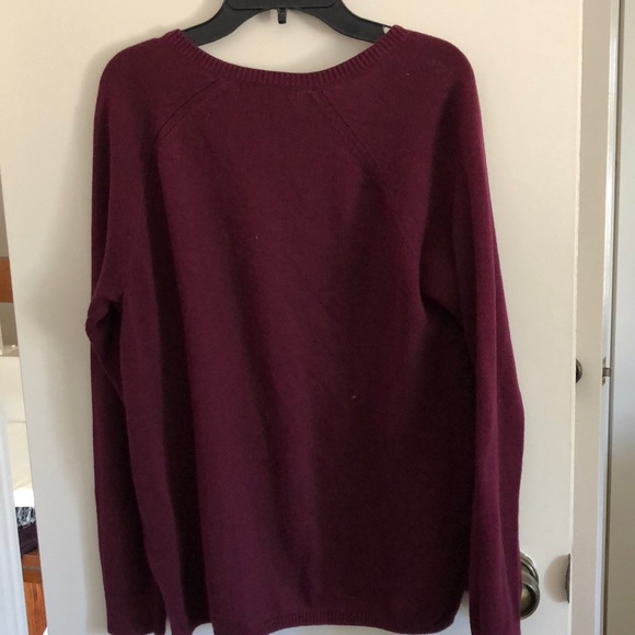 Maroon v neck sweater - Picture 3 of 3